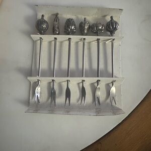 Decorative pewter Vegetable top handles motif cocktail pics made in Spain